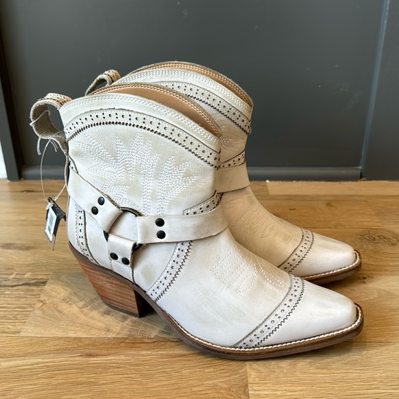 Dingo • Gummy Bear Western Bootie • Off White • 8.5 - Picture 2 of 8